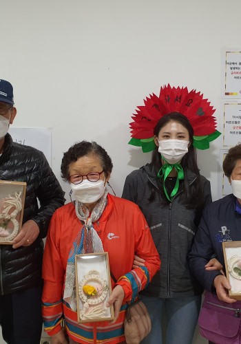 어버이날 맞이 비대면 자원봉사활동 프로그램 &#034;마음을 전하는 카네이션 한 송이 &#034; 실시 이미지