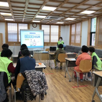 2021년 디지털역량강화사업 스마트헬퍼와 함께하는 스마트폰 기초교육 실시 이미지