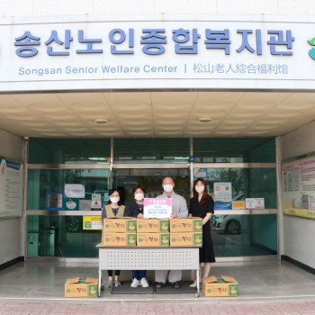 송산노인종합복지관-박미희 경기도강사협회 회장 후원품 전달식 진행 이미지
