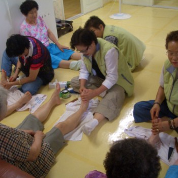 노인자원봉사대 발마사지단 이미지