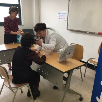 열린안과 연계 무료건강강좌 및 안과검진 실시 이미지