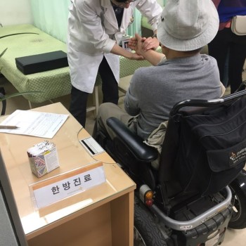 동국대학교 일산병원 연우회와 연계하여 양, 한방 무료진료 실시 이미지